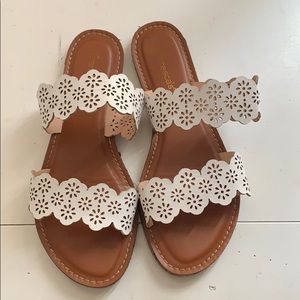 👟 3/$30 White slip on sandals